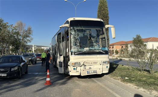 Kütahya’da işçi servis otobüsleri çarpıştı; 3 yaralı