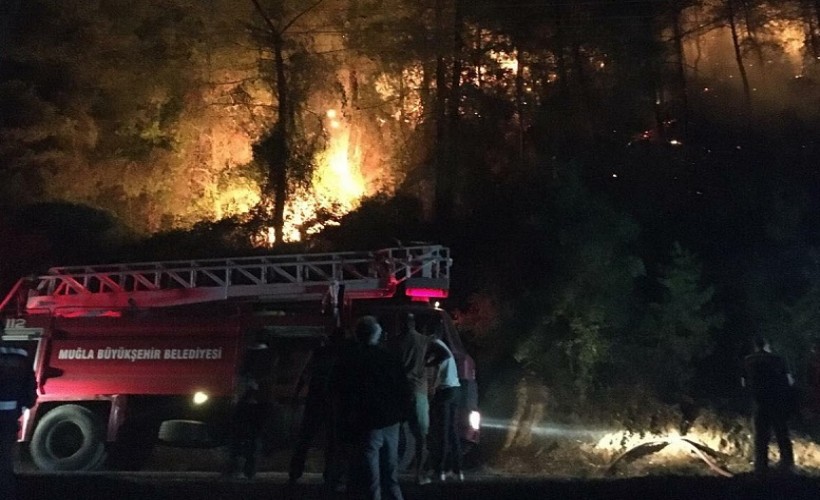 Ege'de yangın paniği: Muğla alevlere teslim oldu