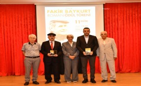 ‘Fakir Baykurt Roman Ödülü’nü Yazar Mehmet Saydur aldı