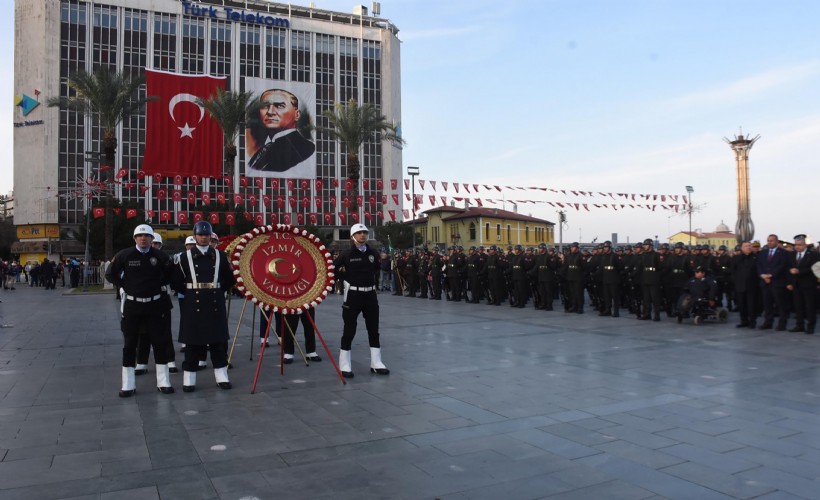 Ulu Önder Atatürk, İzmir'de anıldı