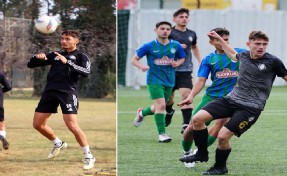 Altay'da üç genç futbolcu sözleşme imzaladı