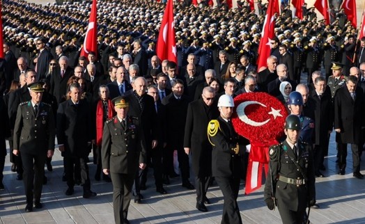 Anıtkabir'de yine o görüntüler: 'Reis' sloganlarıyla bağırıp çağırdılar