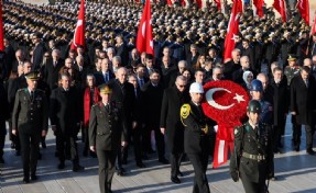 Anıtkabir'de yine o görüntüler: 'Reis' sloganlarıyla bağırıp çağırdılar