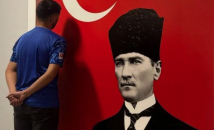 Atatürk'ün resmini tükürüp çiğnemişti: Mahkemece tutuklandı