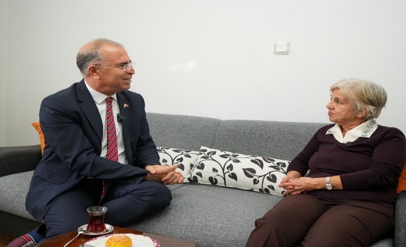 Başkan Ünal Işık, öğretmeni Ayşe Küçük’ü ziyaret etti