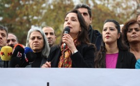 DEM Parti Tunceli Belediyesi önünde: 'Buradan Ankara’ya, Saray'a sesleniyorum...'