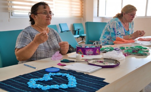 İzmir Büyükşehir Belediyesi kadınları yalnız bırakmıyor