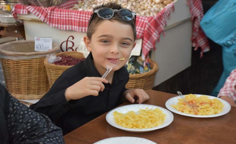 İzmir'de 'Çölyak' farkındalığı: Glutensiz makarnanın keyfini çıkardılar