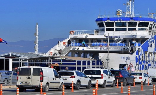 İzmir'de arabalı vapur ücretlerine zam!