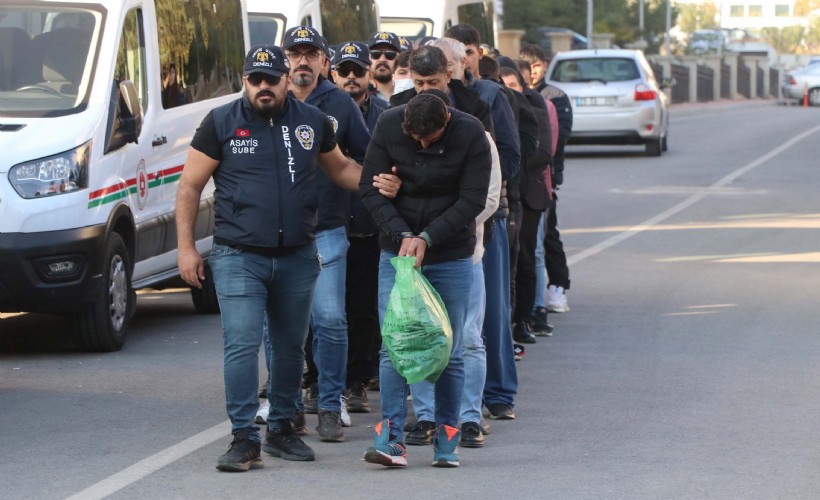 Kadının altınlarını alıp dolandıran 19 kişi tutuklandı