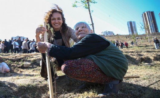 Karşıyaka’da her yeni daire için iki fidan dikilecek