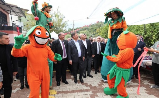 Mandalinanın kalbinde coşkulu festival