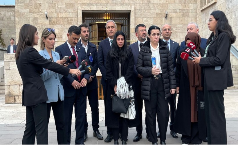 Meclis'te bakanı protesto ettiler, hıçkırarak ağladılar