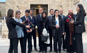 Meclis'te bakanı protesto ettiler, hıçkırarak ağladılar