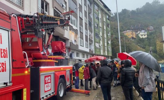 Rize'de heyelan: Bir kişi hayatını kaybetti; binalar tahliye edildi!