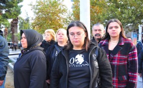 Siren sesiyle gözyaşlarını tutamayan Büşra: Atatürk'ü çok sevdiğimden duygulandım