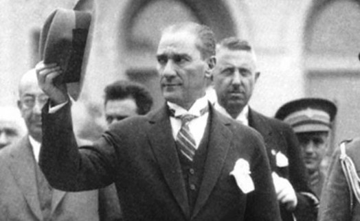 Siyasiler Ulu Önder Atatürk'ü böyle andı