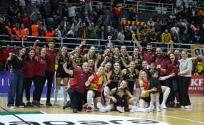 Voleybolda gözler İzmir derbisinde