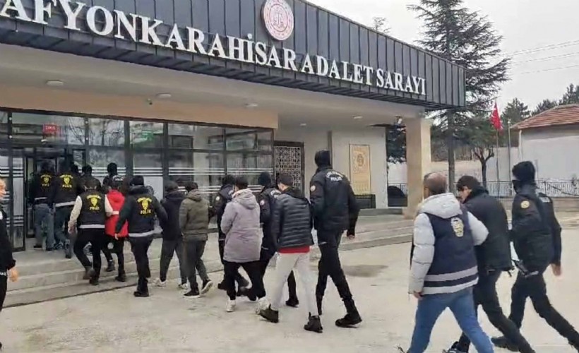 'Asker, polis, savcı' gibi konuşup 5 milyon lira dolandırdılar