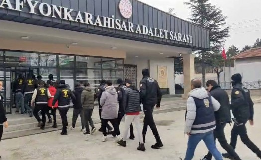 'Asker, polis, savcı' gibi konuşup 5 milyon lira dolandırdılar