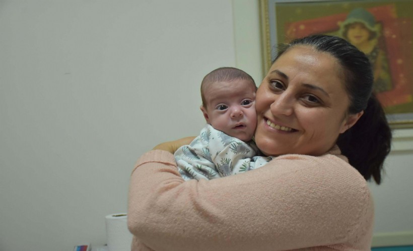 540 gram doğan Efe bebek, 130 günlük tedavi sonrası annesine kavuştu