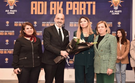 AK Parti İzmir'den 'Aile Sempozyumu'... Veysel Güldoğan: Aile, politikalarımızın merkezinde yer alır