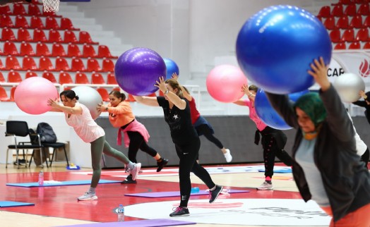 Aliağa Belediyesi’nden kadınlara özel pilates ve aerobik kursu