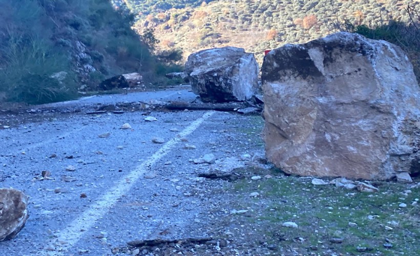 Aydın'da heyelan; Köşk-Ödemiş kara yolu çift yönlü trafiğe kapandı