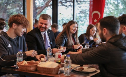 Başkan Duman, Kuzey Makedonyalı gençlerle Türkçe Eğitim Bayramı’nı kutladı