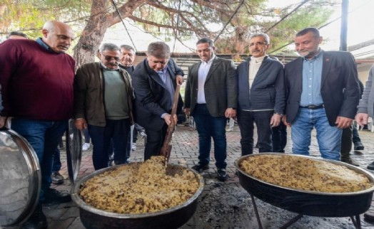 Başkan Tugay lokma duasına katıldı: Gönüller bir oldu, lokmalar paylaşıldı