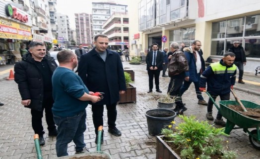 Bornova’da Merkez Pazaryeri’nde trafik sorunu çözülüyor