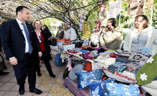 Bornova’da yılbaşı ruhu el emeği ürünlerle canlanıyor