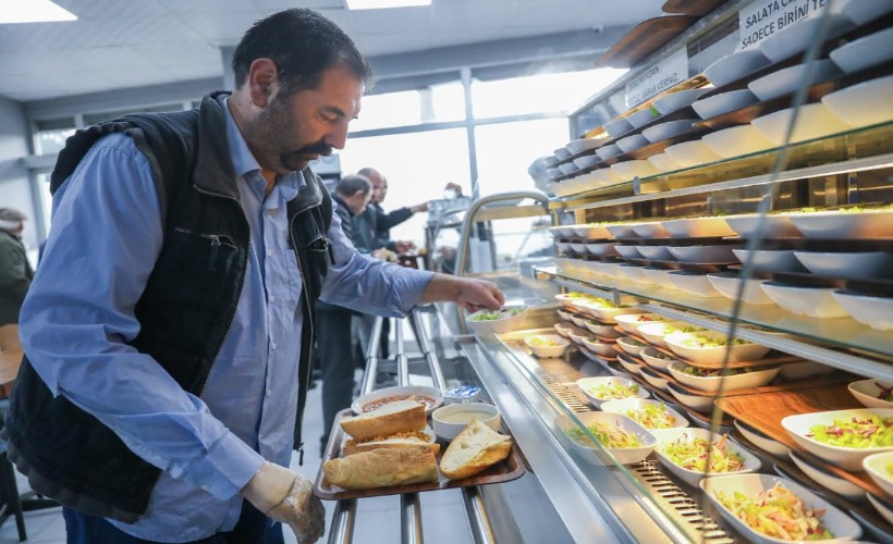 Buca Belediye Lokantaları öğrenciye ve emekliye can suyu oldu