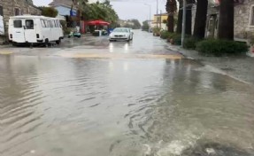 Çeşme'de sağanak etkili oldu