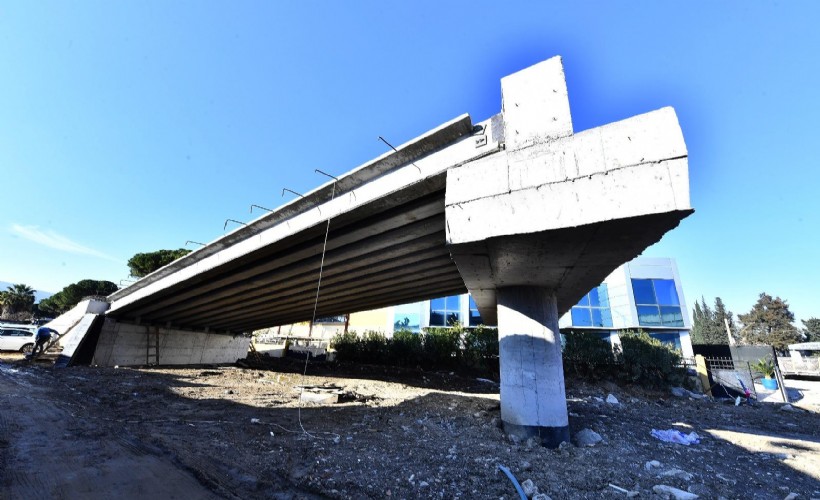 Gaziemir trafiği rahatlayacak! Hava Eğitim Yolu Taşıt Üst Geçidi’nde son viraj