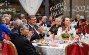 Huzurevinde yeni yıla merhaba buluşması