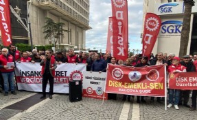 İzmir’de belediye işçilerinden asgari ücret protestosu: 'Gelirde ve vergide adalet'