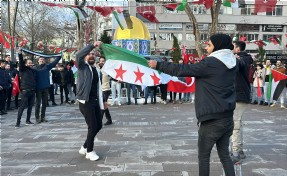 Kütahya’da Suriyelilerden lokumlu kutlama