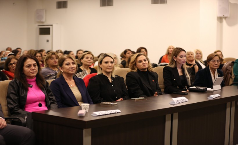 Narlıdere'de kadın ve siyaset konuşuldu: 'Eşit temsiliyetten uzaktayız'