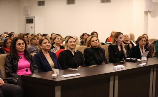 Narlıdere'de kadın ve siyaset konuşuldu: 'Eşit temsiliyetten uzaktayız'