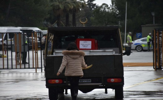 Şehit Teğmen Dut son yolculuğuna uğurlandı; kardeşi, cenaze aracının peşinden koştu