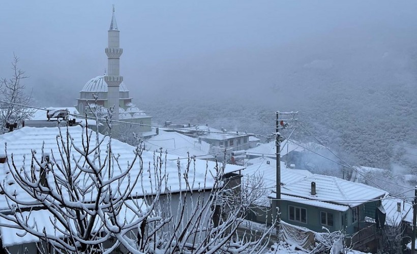 Turgutlu'nun yüksek kesimleri beyaza büründü