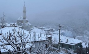 Turgutlu'nun yüksek kesimleri beyaza büründü