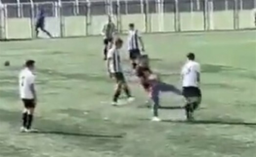 16 yaşındaki futbolculara saldıran holigan tutuklandı