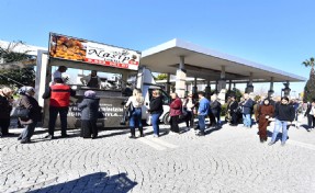 6 Şubat depreminde hayatını kaybedenler İzmir’de anıldı