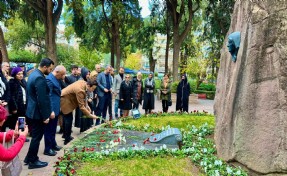 AK Partili Çitfçioğlu ilk ziyareti Zübeyde Ana'ya yaptı