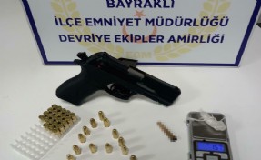 Bayraklı'da çeşitli suçlardan aranan 1'i firari 3 şüpheli polis tarafından yakalandı