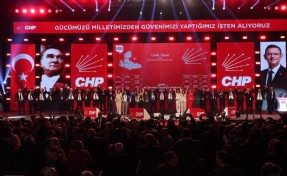 CHP aday tanıtım toplantısında İzmir adaylarından gövde gösterisi