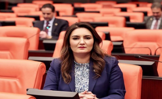 CHP'li Kılıç'tan iktidara tepki: Ev yerine barikat kurdular