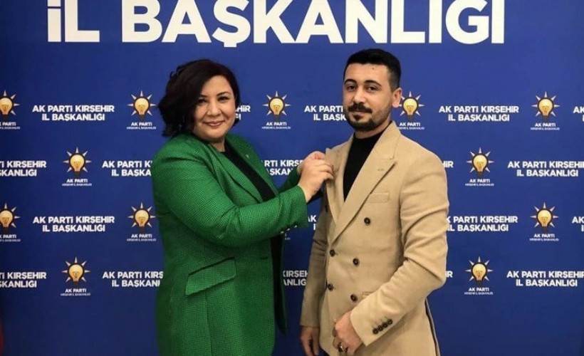 CHP’den istifa etti: Rozetini AK Partili’li başkan taktı